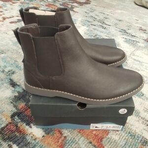 NIB Sperry boots 11M